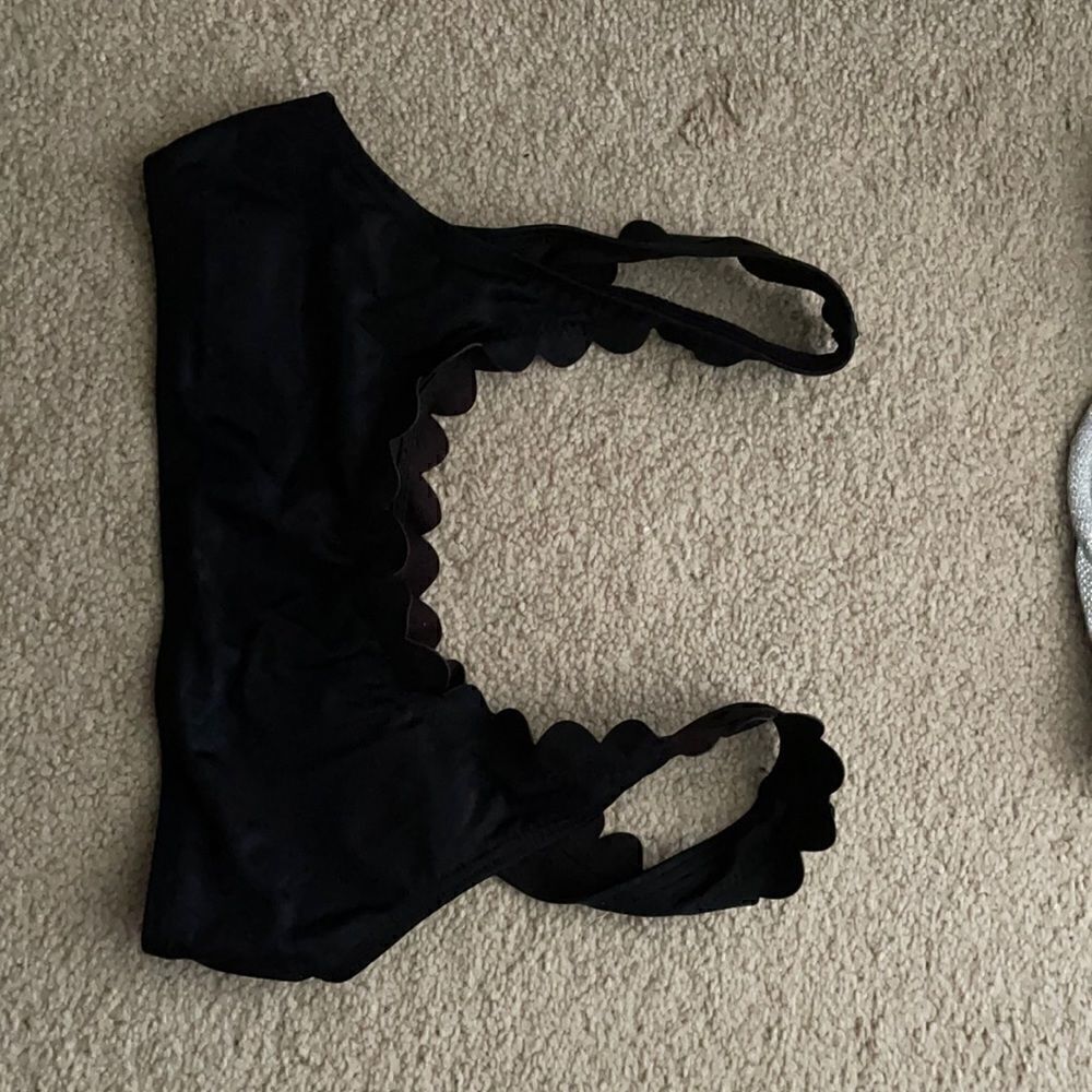 brand new black ruffle bikini top Small
